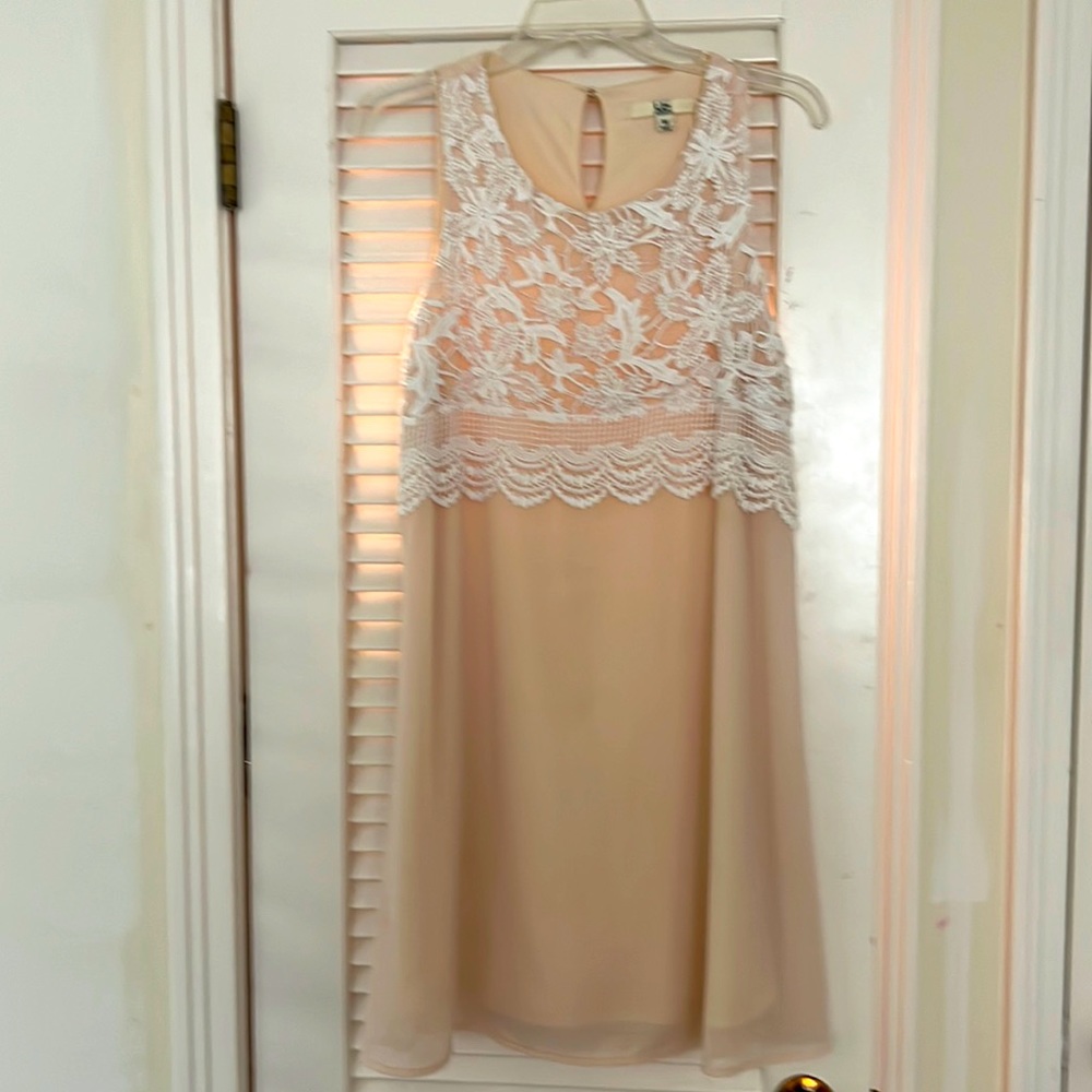 Above the knee cocktail dress. Ya. Size M